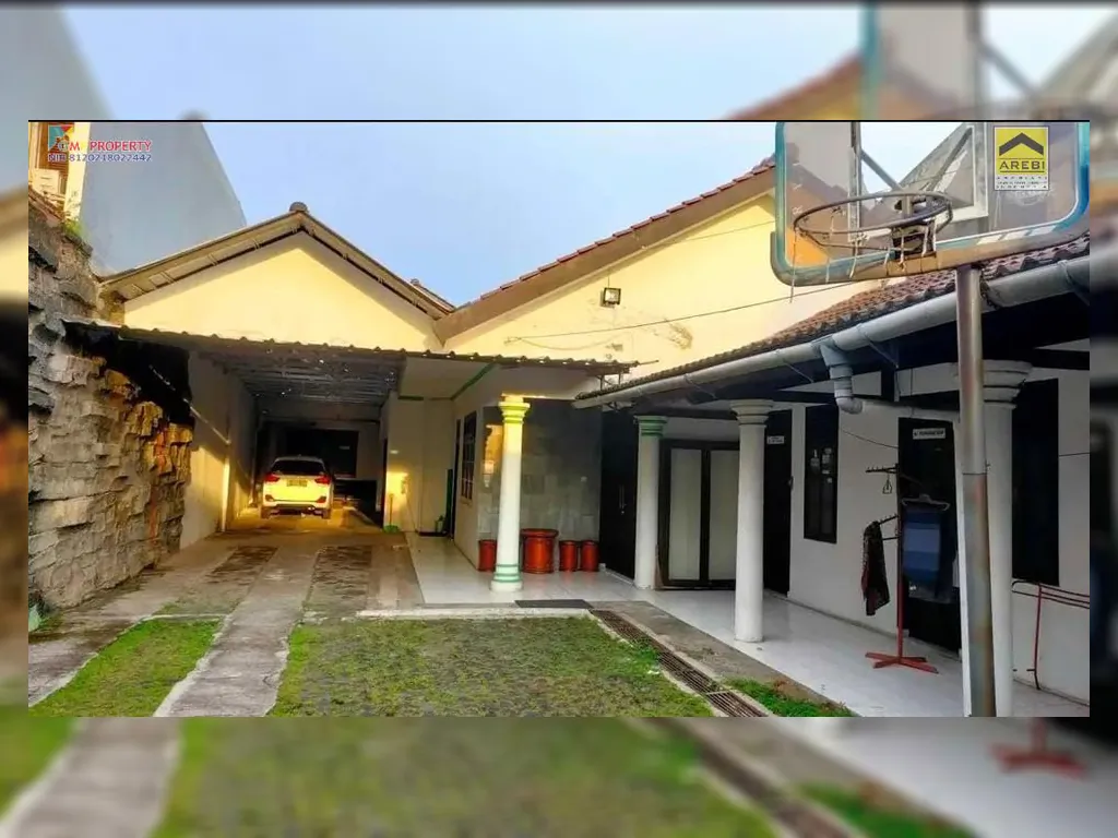 Dijual SEGERA Rumah Lama Luas Di Pinggir Jln Raya Bisa Utk Kost²an & Usaha Di Condet 