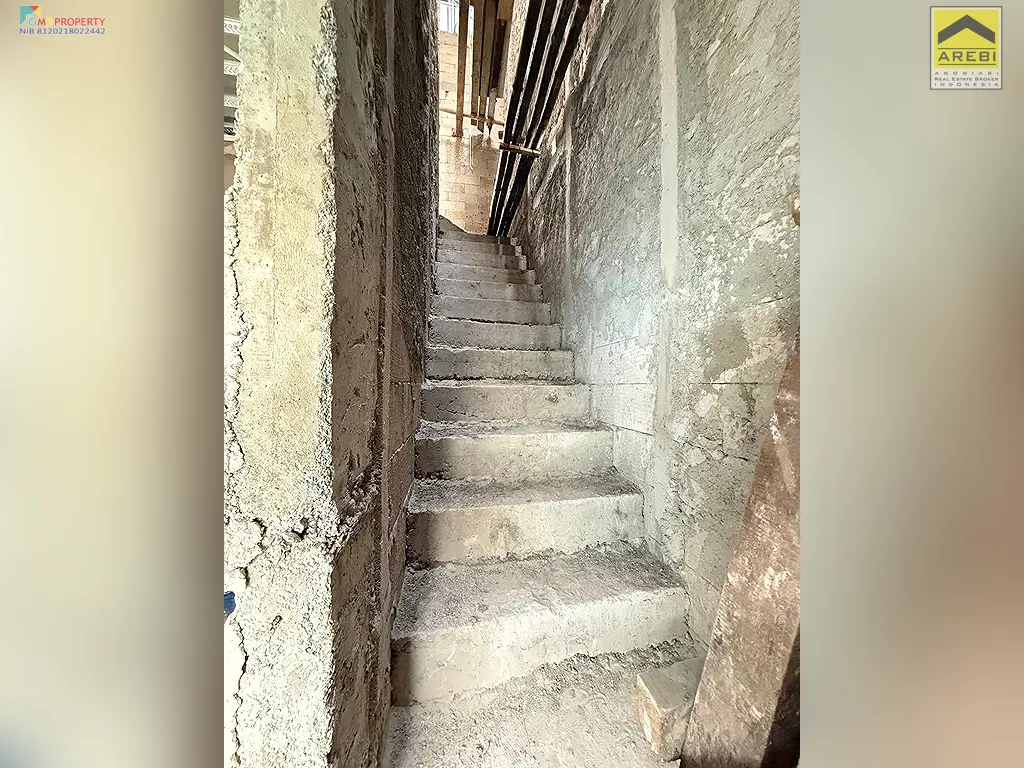 Uploaded file: 1000444998