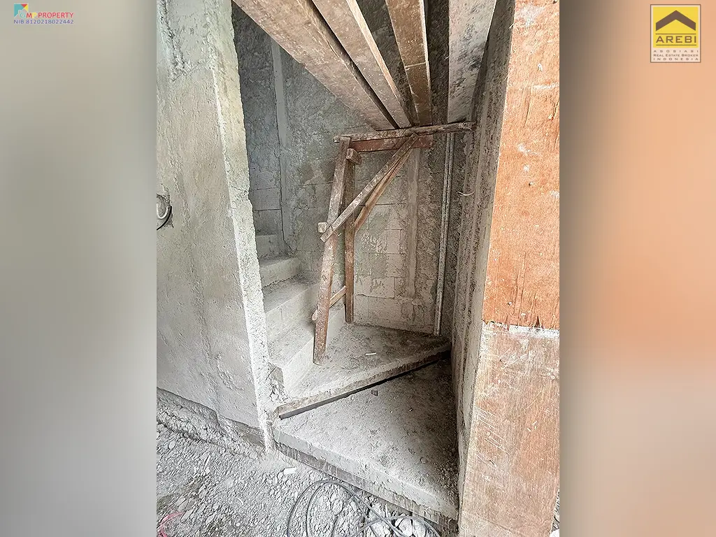 Uploaded file: 1000444996