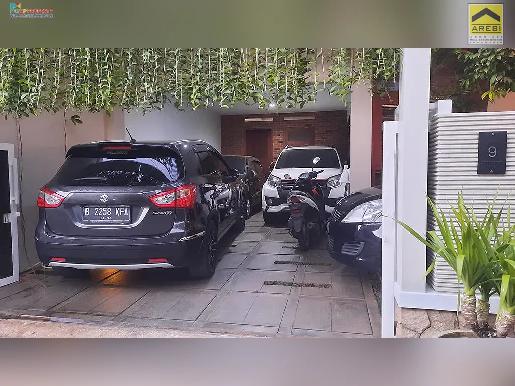 Uploaded file: 1000445240