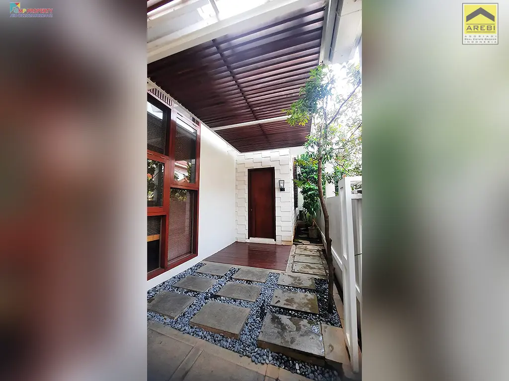 Uploaded file: 1000445238