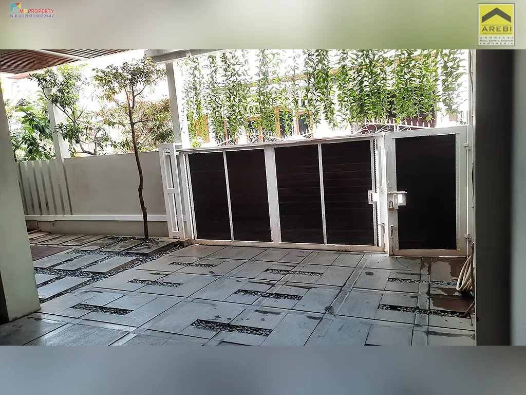 Uploaded file: 1000445246