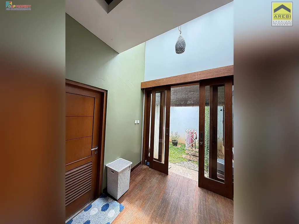 Uploaded file: 1000445256