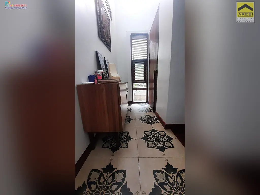 Uploaded file: 1000445252