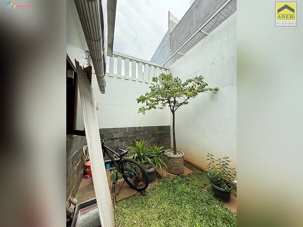 Uploaded file: 1000445248