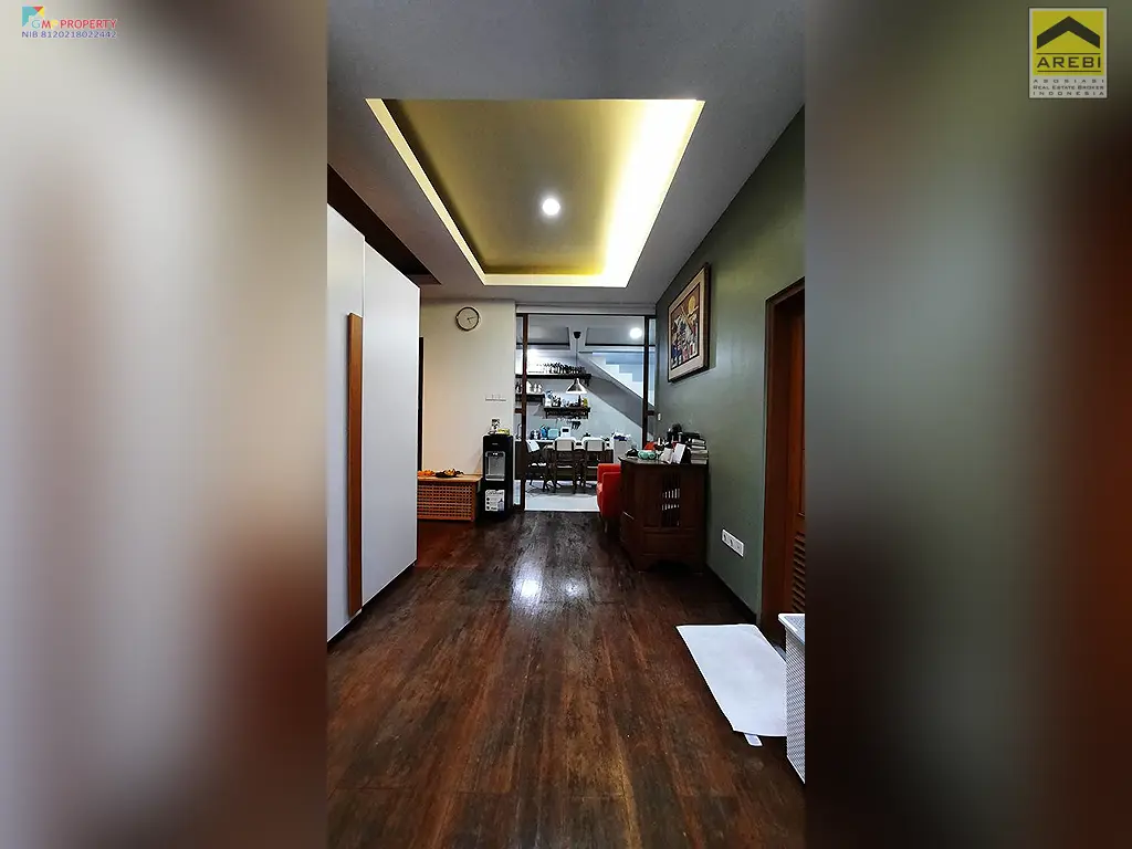 Uploaded file: 1000445268