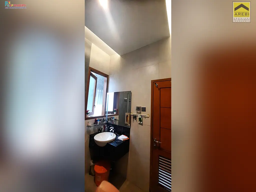 Uploaded file: 1000445266