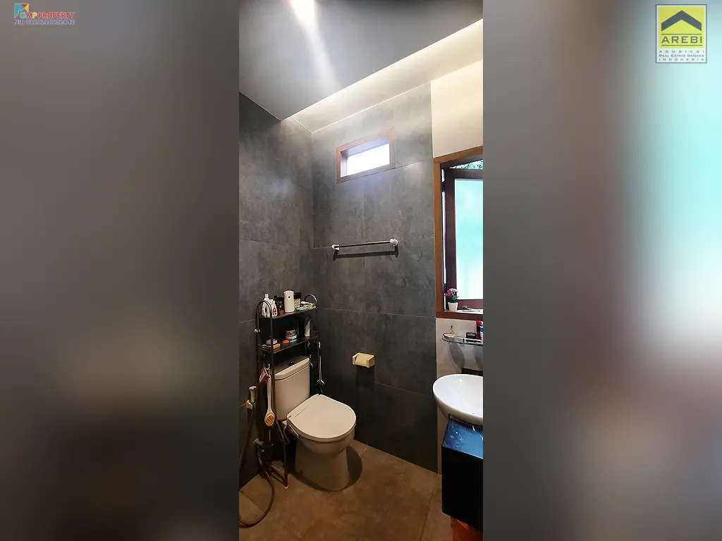 Uploaded file: 1000445263