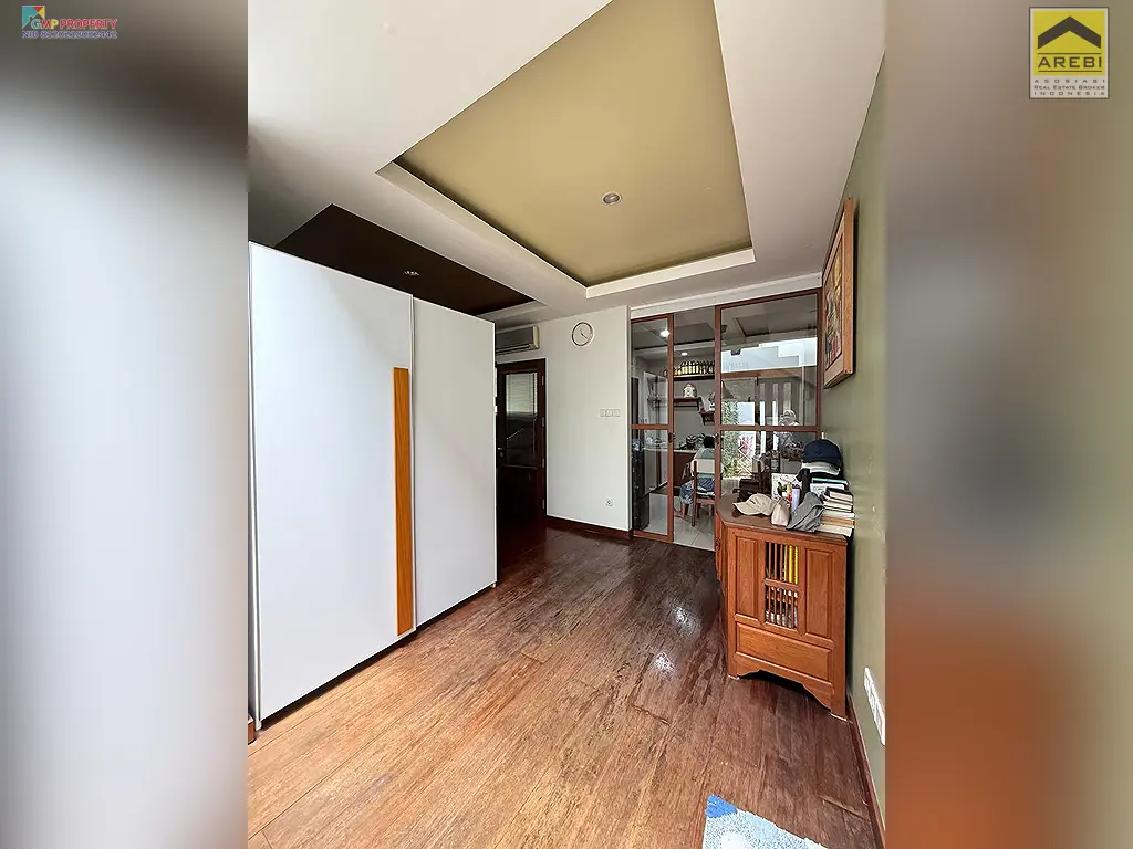 Uploaded file: 1000445262