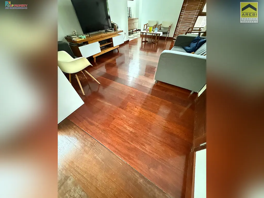 Uploaded file: 1000445273