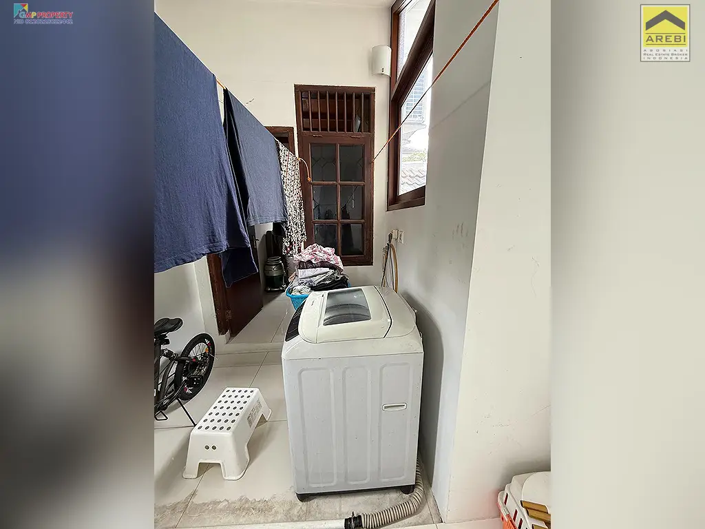 Uploaded file: 1000445275