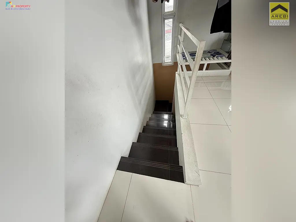 Uploaded file: 1000445271