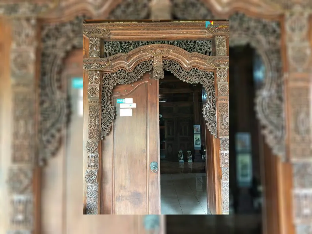 jual rumah joglo di jalan dago mainroad (12).jpeg