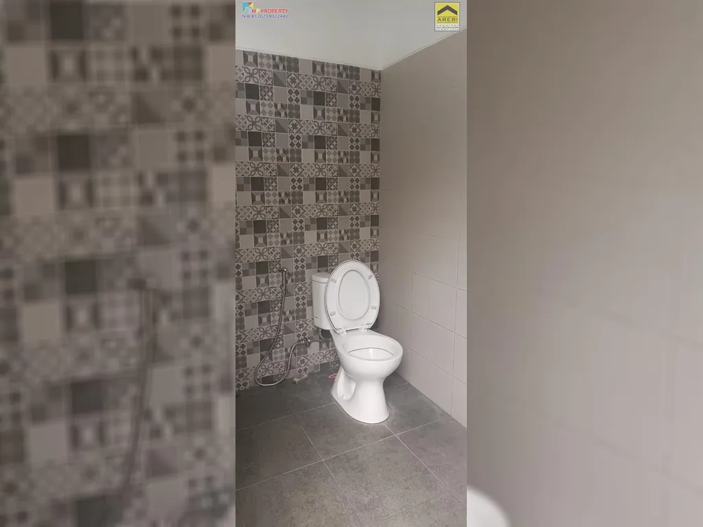 rumah 2 lantai dalam komplek dekat gor C TRA cikutra bandung.jpg