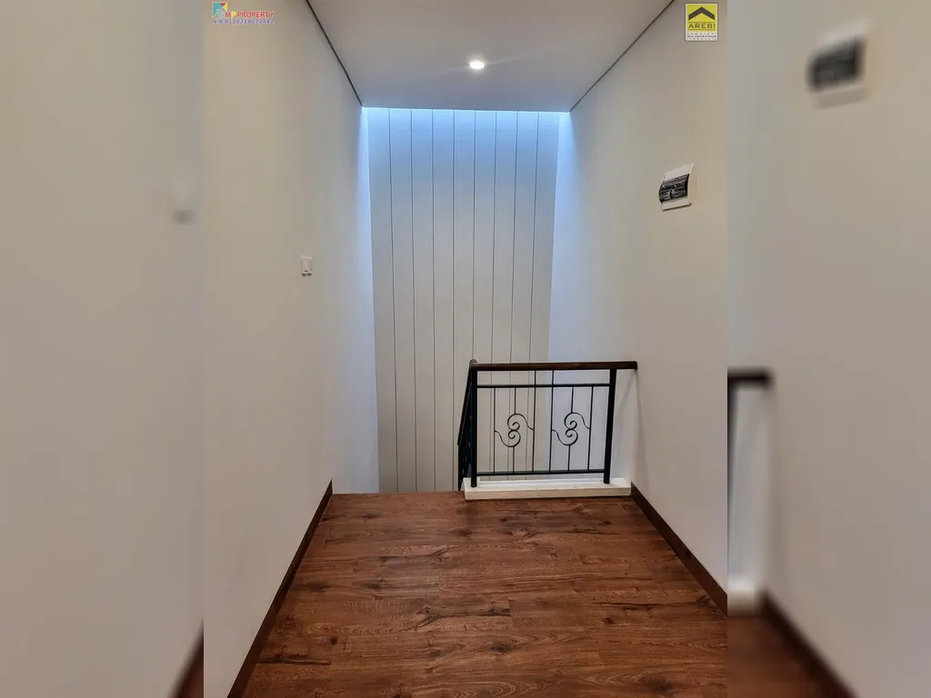 Tangga Dengan Pencahayaan.jpeg